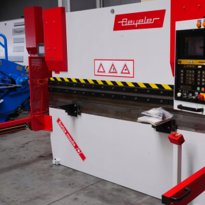 Beyeler Bystronic 60 t x 2550 mm 6 osi CNC